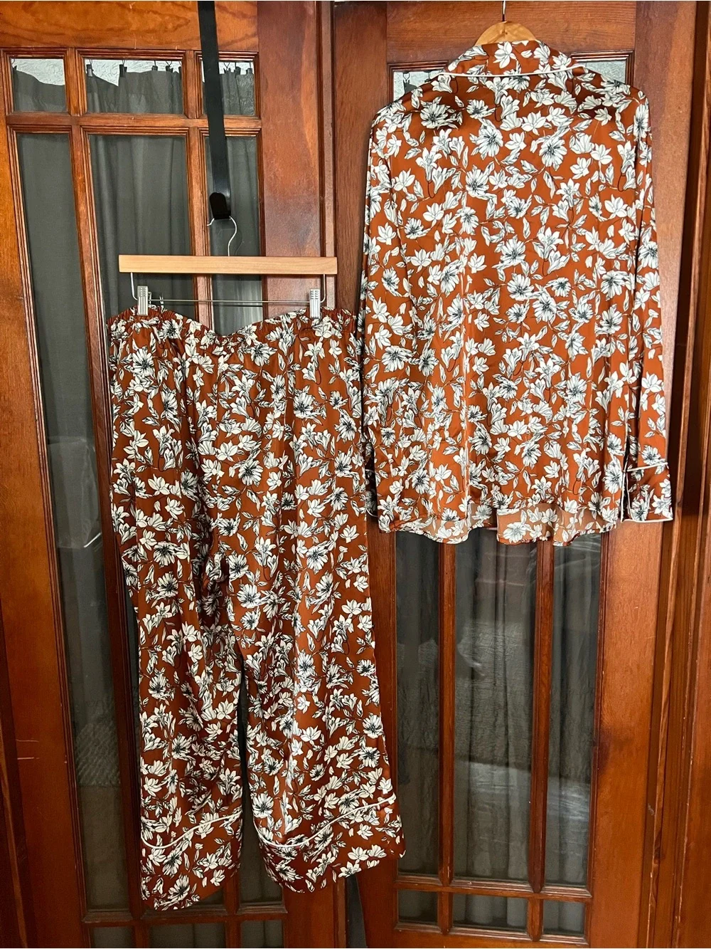 La Ligne Rust Floral Loungewear Pajama Set 2x Top, 1x Bottoms & Pockets